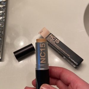 MAC Studio Fix Fluid NC15